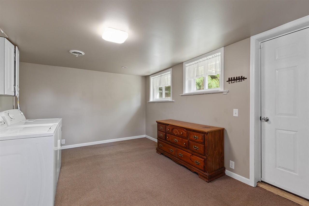 612 N Clinton Street Property Photo 29