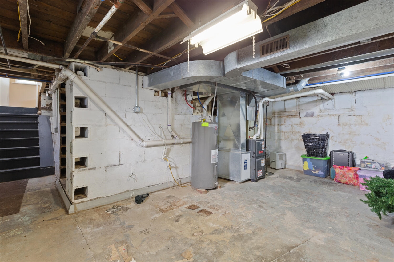 612 N Clinton Street Property Photo 32