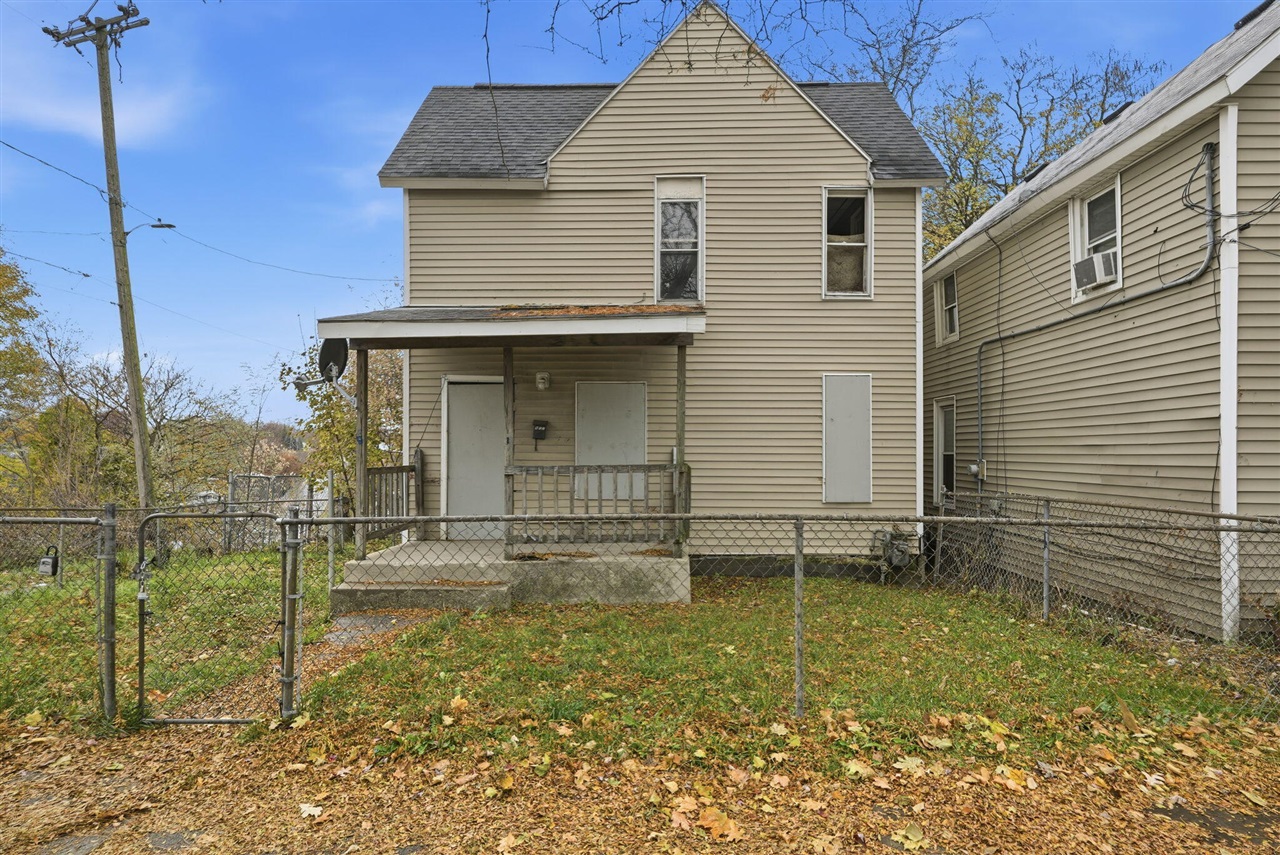 877 Oakland Avenue Property Photo 2