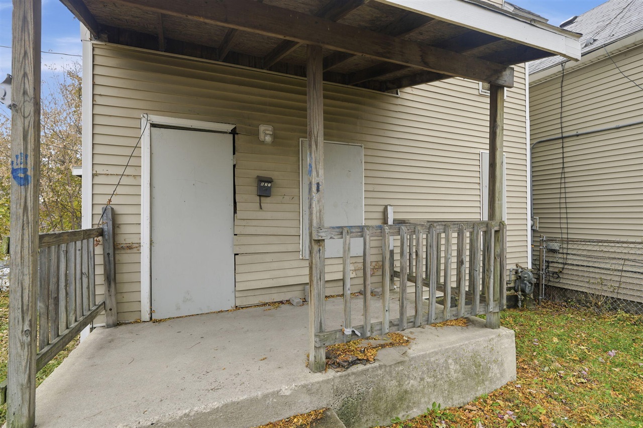877 Oakland Avenue Property Photo 3