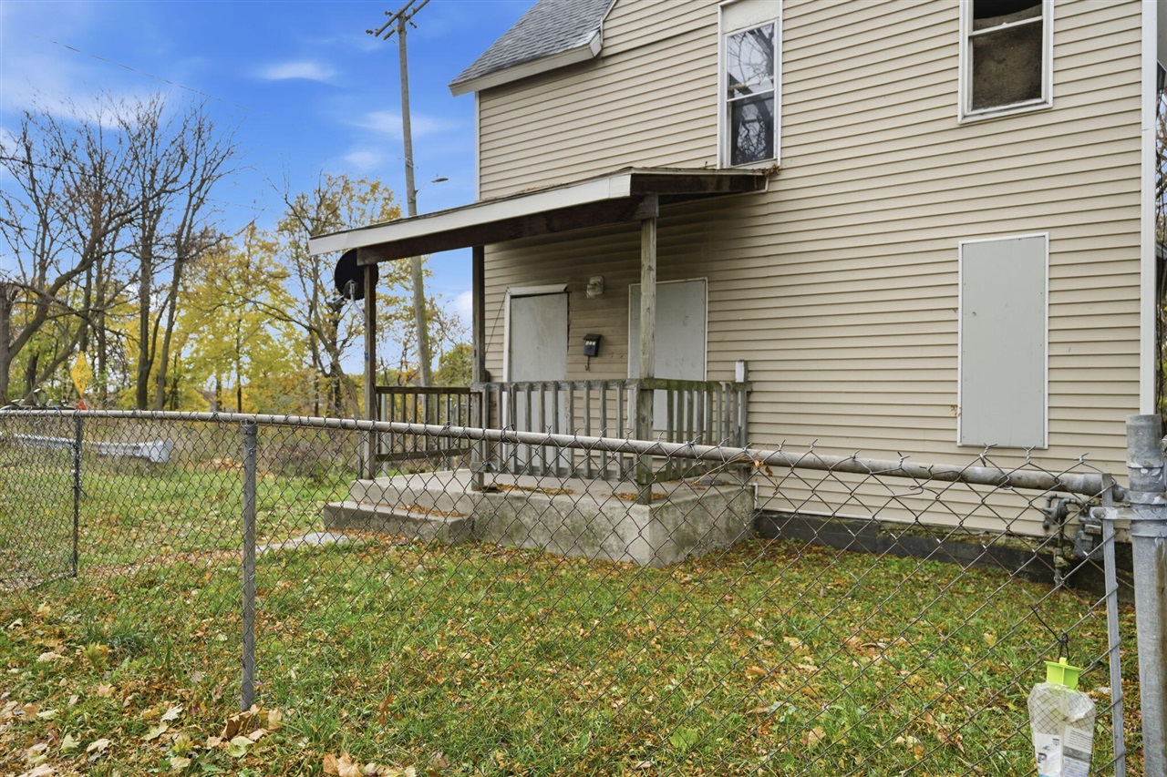877 Oakland Avenue Property Photo 4