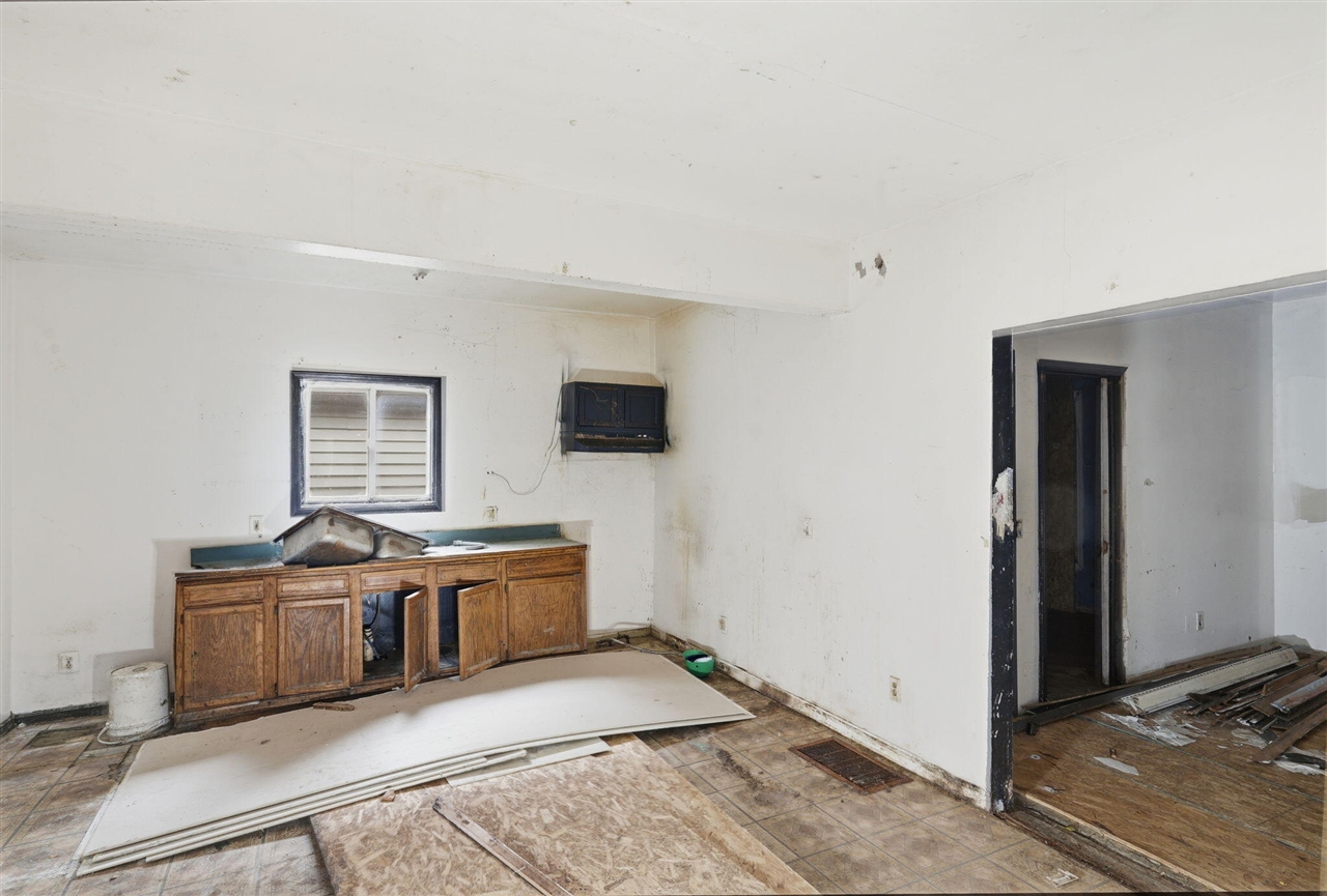 877 Oakland Avenue Property Photo 6
