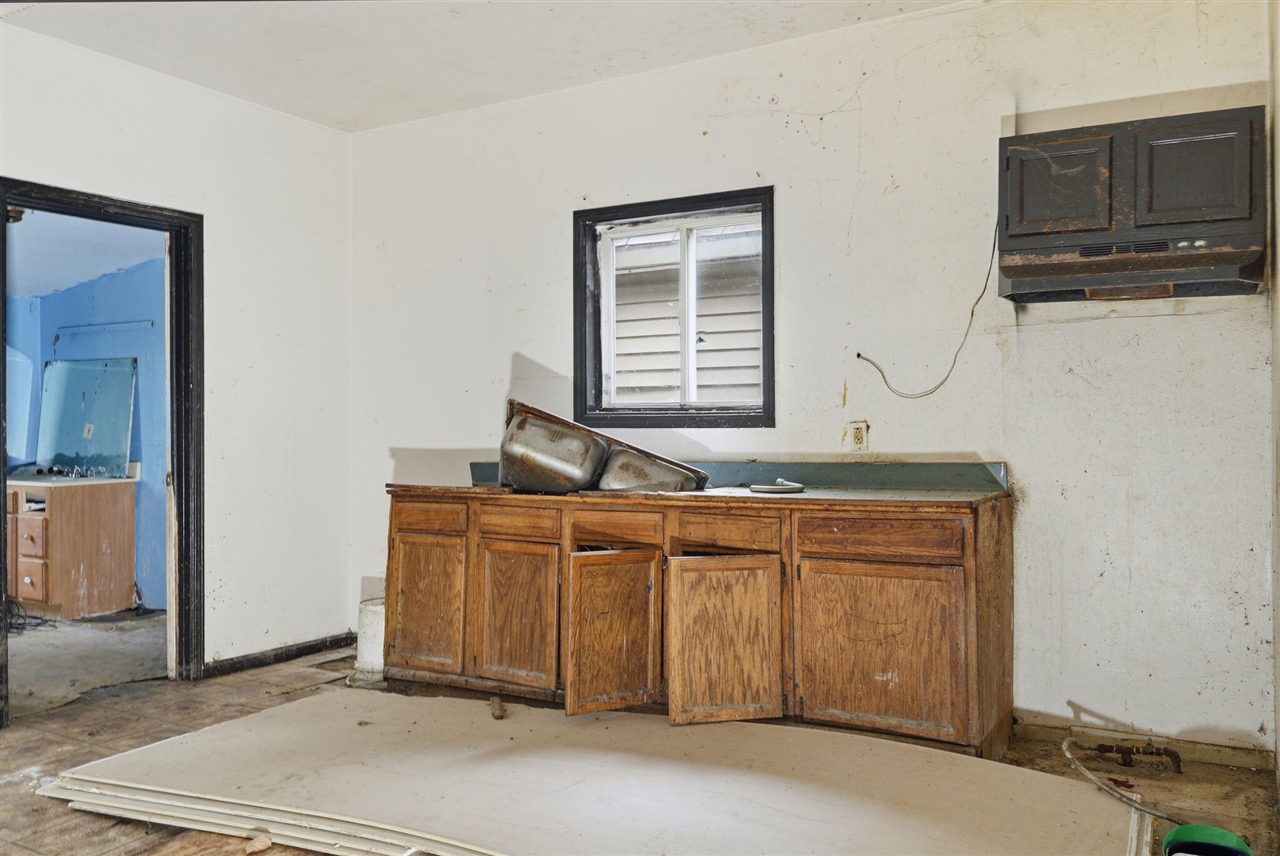 877 Oakland Avenue Property Photo 7