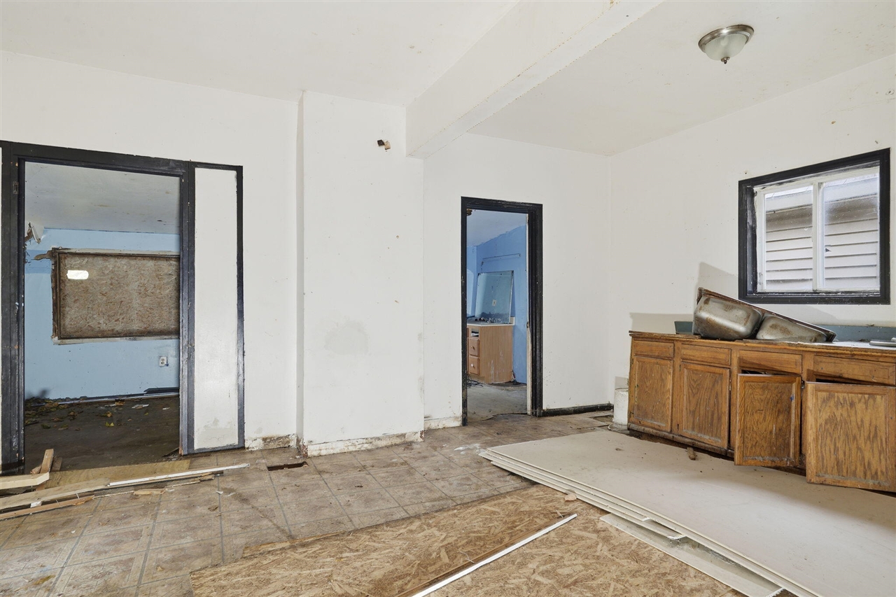 877 Oakland Avenue Property Photo 8