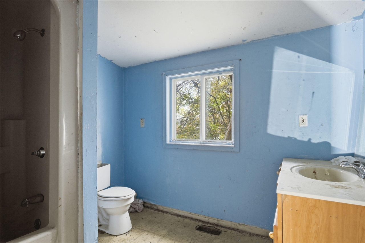 877 Oakland Avenue Property Photo 13