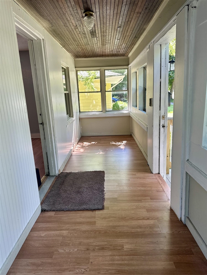 828 W Larch Avenue Property Photo 3