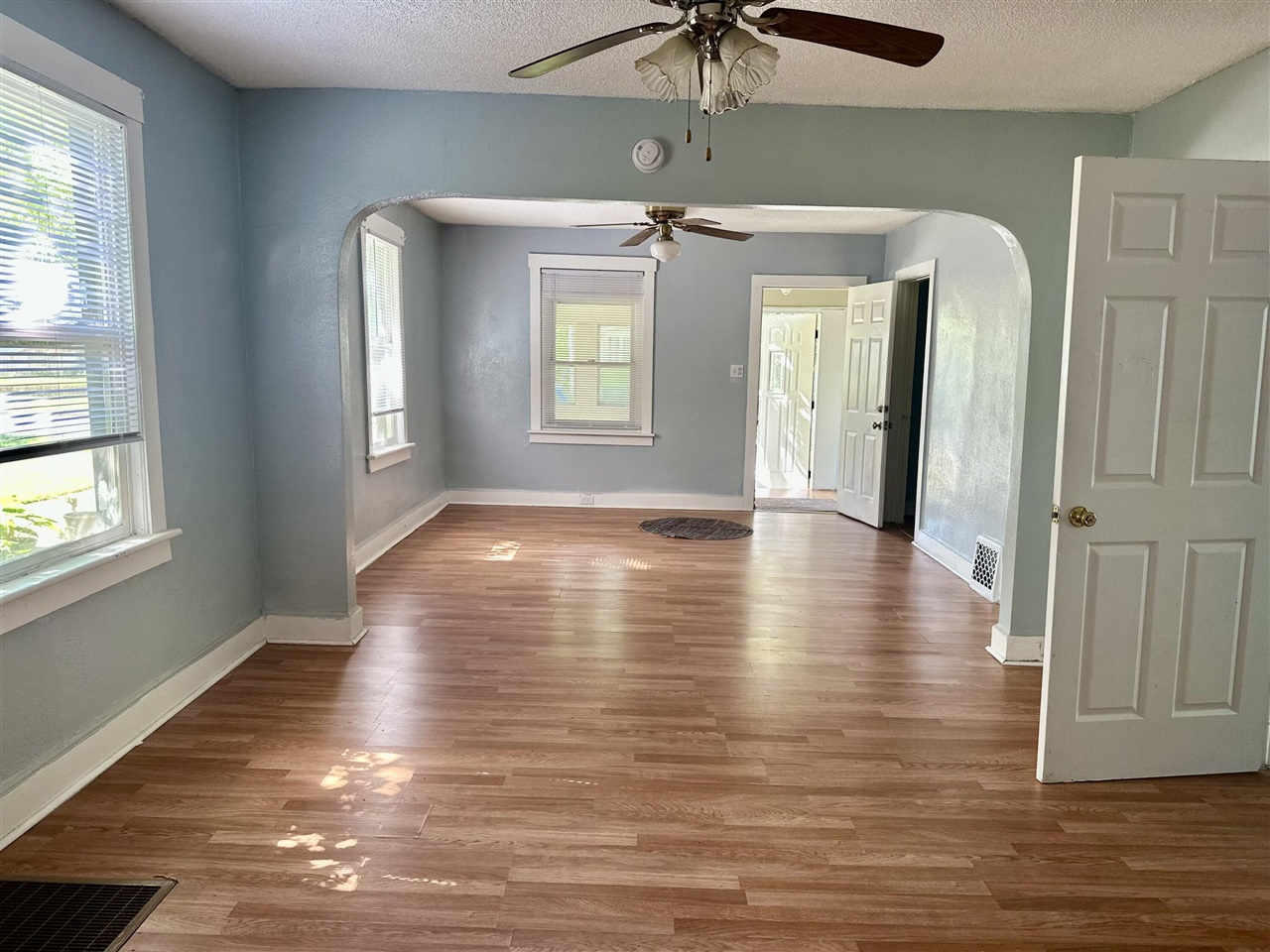 828 W Larch Avenue Property Photo 6