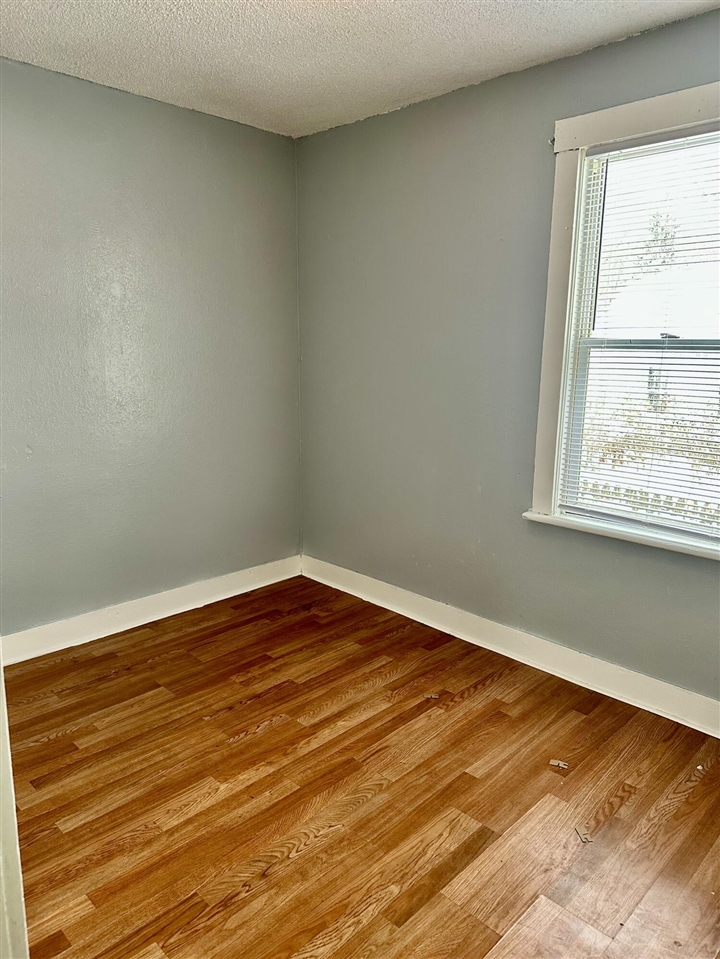 828 W Larch Avenue Property Photo 8