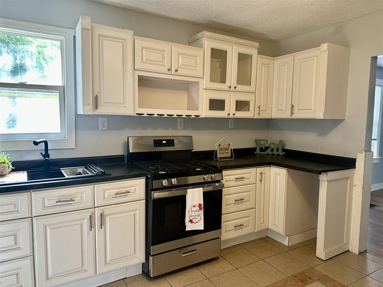 828 W Larch Avenue Property Photo 11