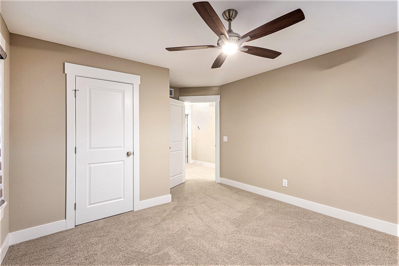 920 W Savidge Street Property Photo 18
