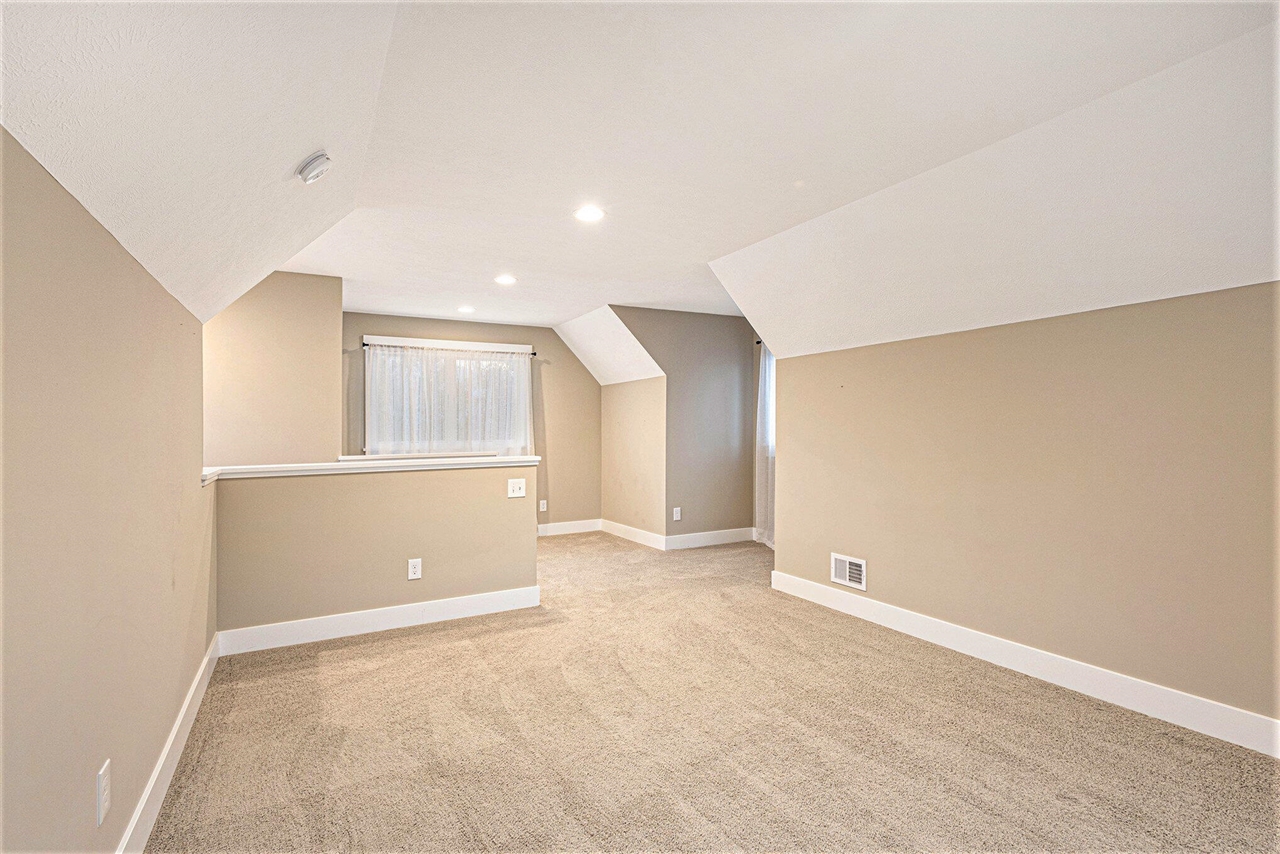 920 W Savidge Street Property Photo 24