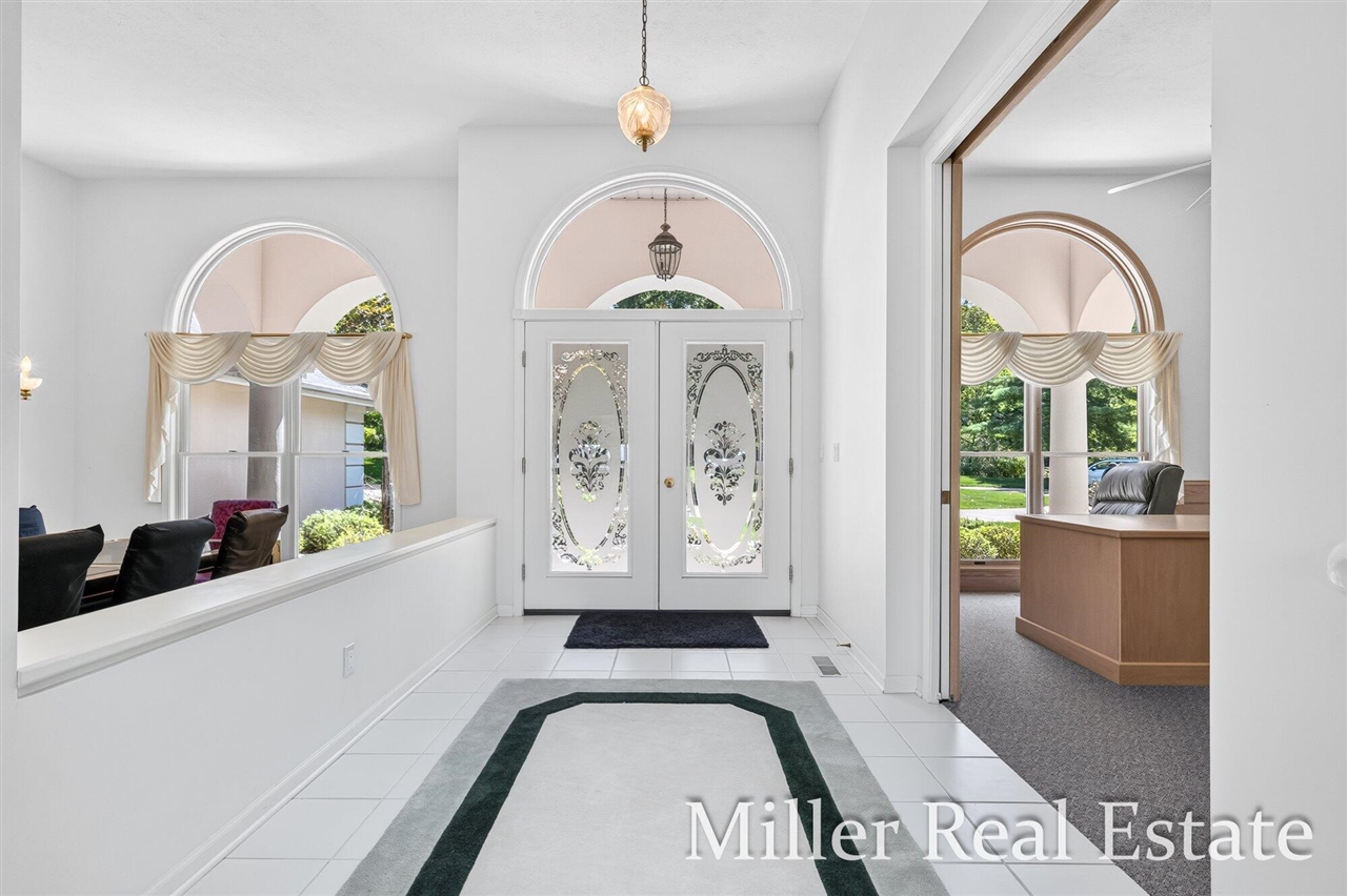 660 Indian Hills Drive Property Photo 4