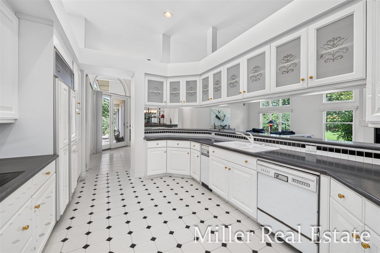 660 Indian Hills Drive Property Photo 15