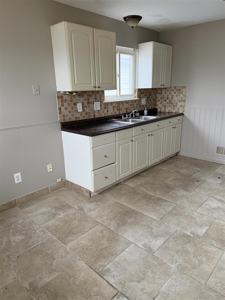 2399 Emmons Avenue Property Photo 3