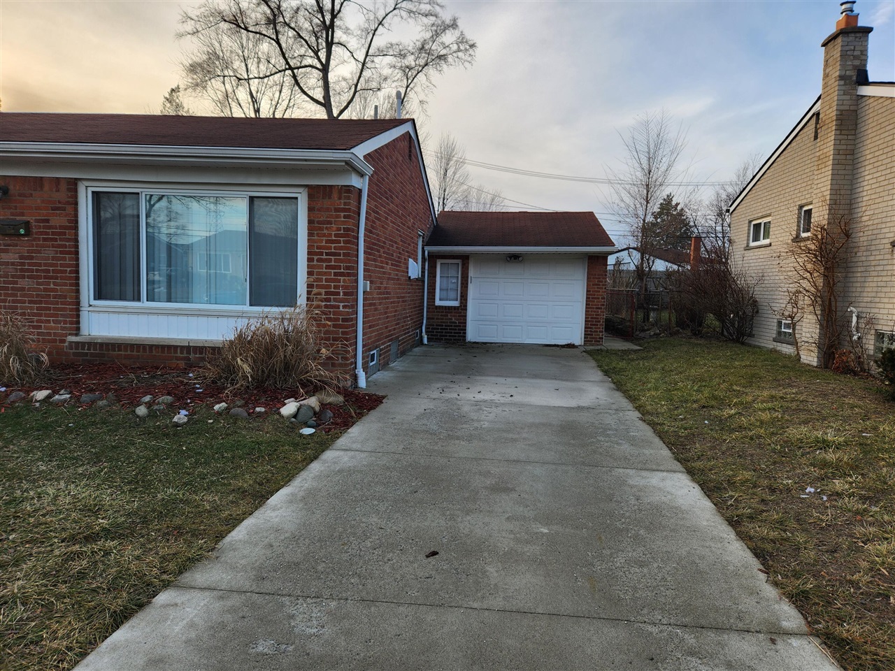29121 Mark Avenue Property Photo 2