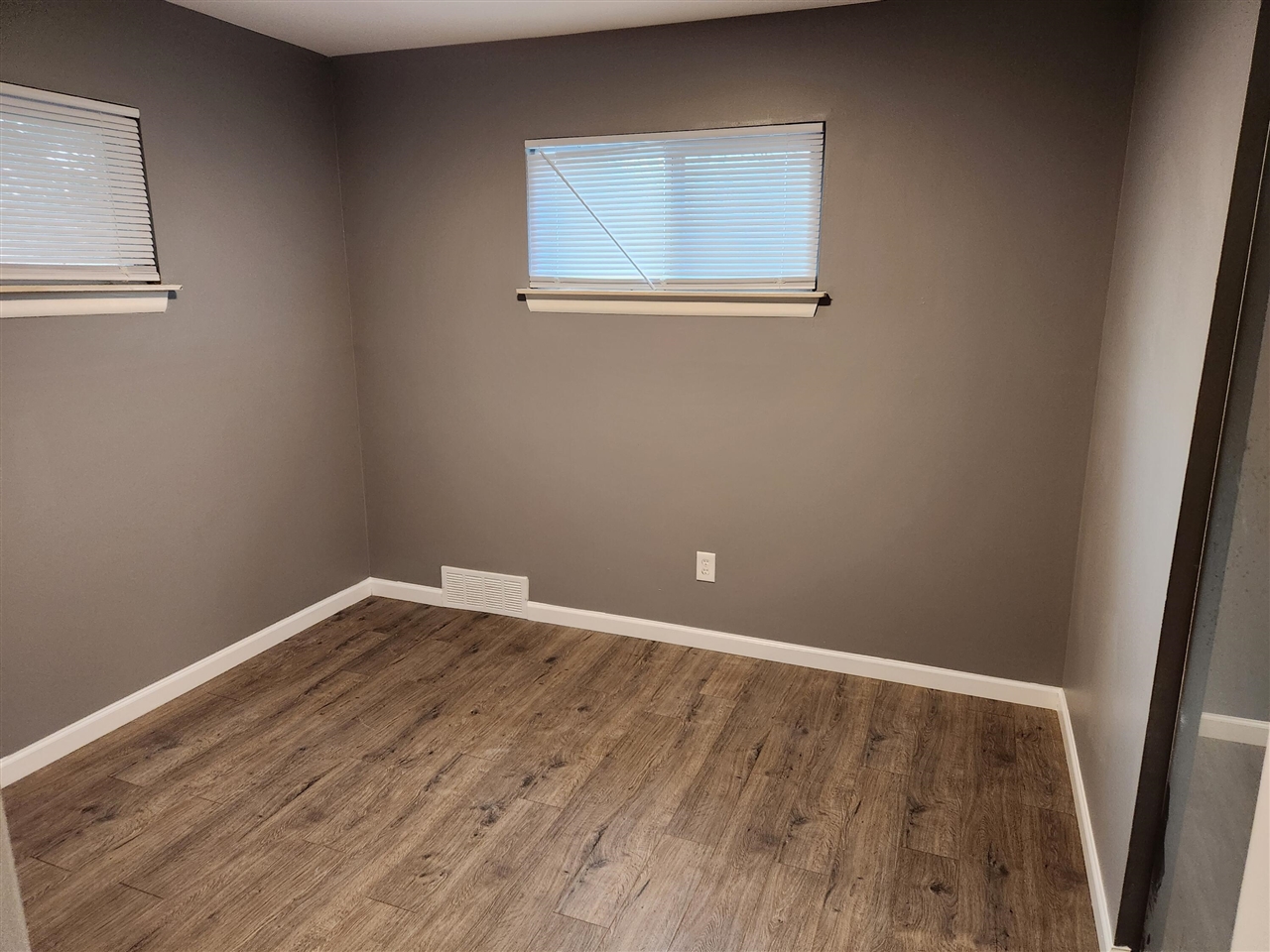 29121 Mark Avenue Property Photo 5
