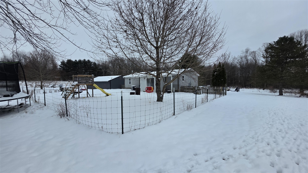 15143 H Drive Property Photo 4
