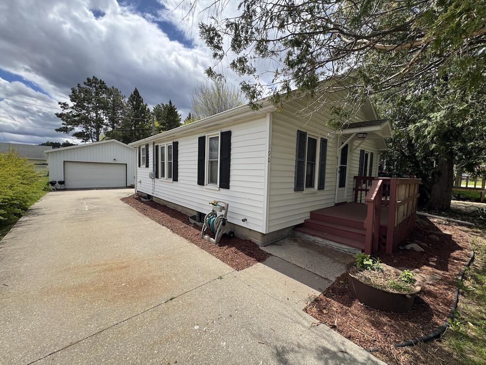 190 E Spruce Street Property Photo 1
