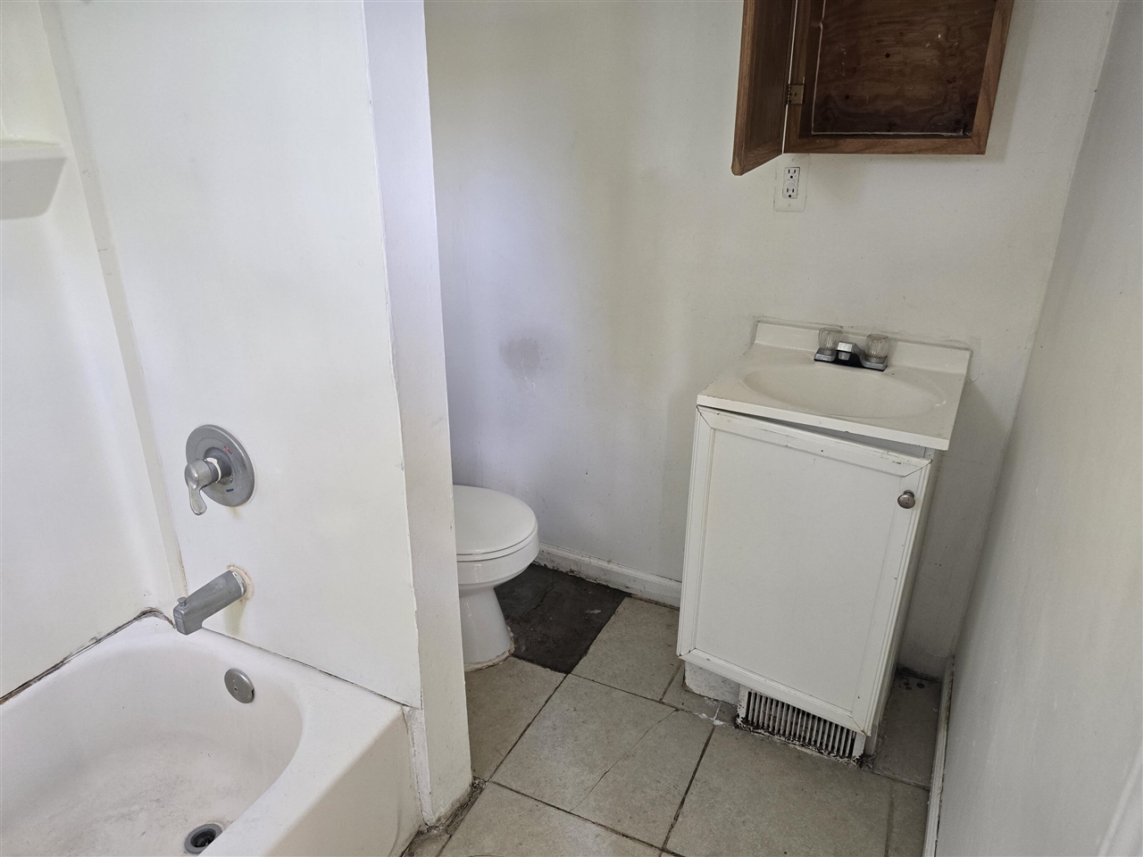 323 Ferry Avenue Property Photo 2