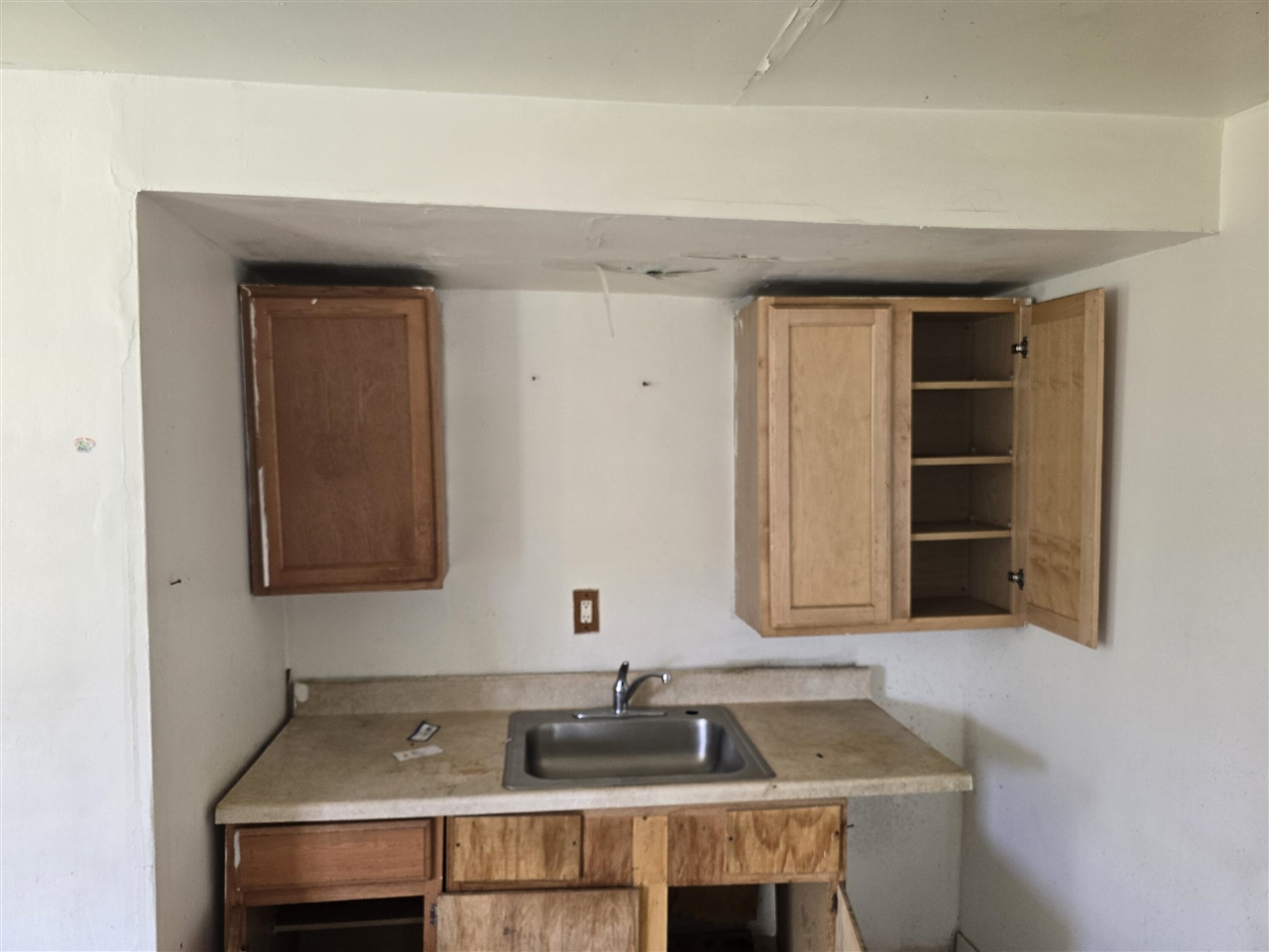 323 Ferry Avenue Property Photo 5
