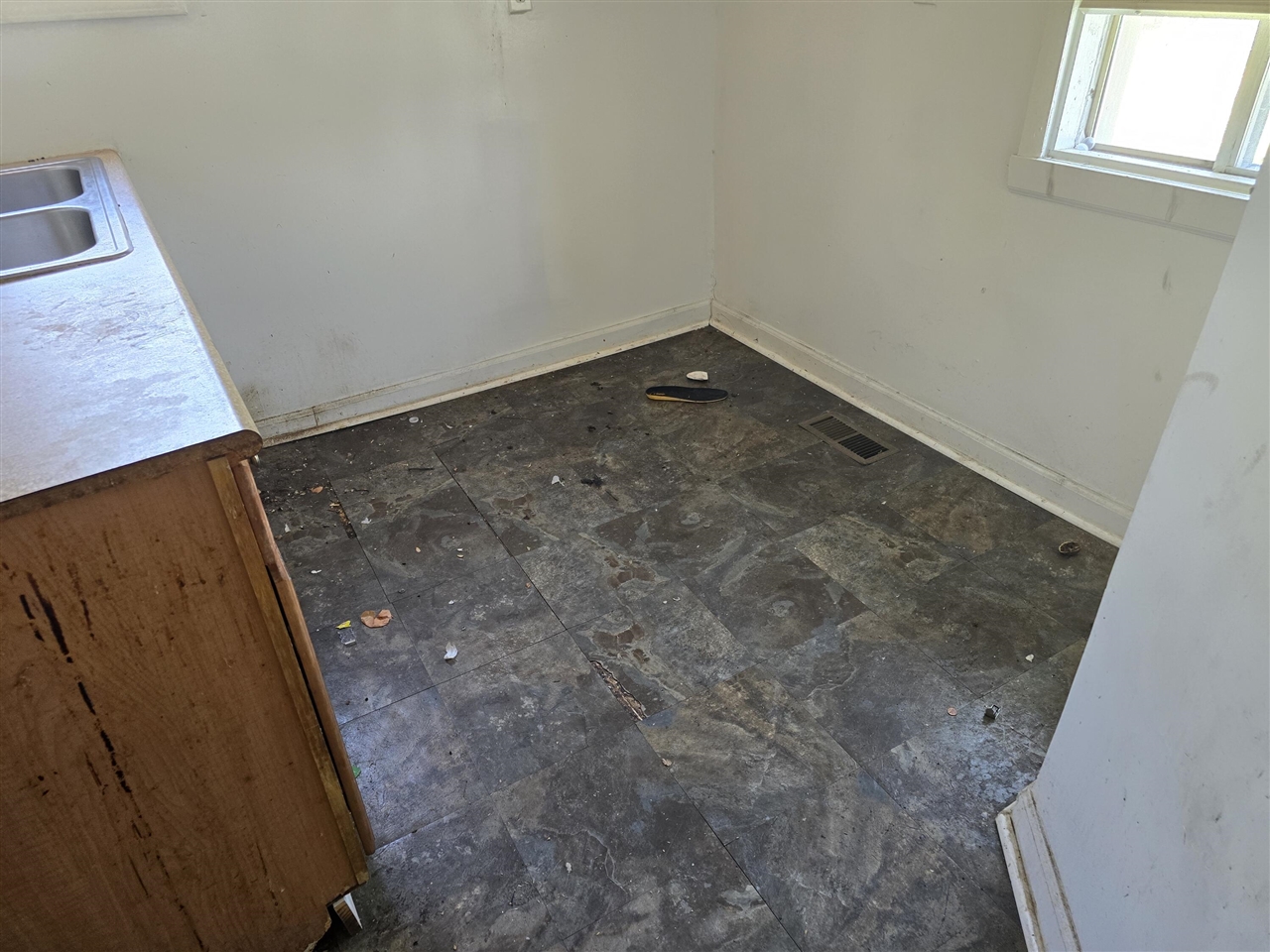 323 Ferry Avenue Property Photo 14