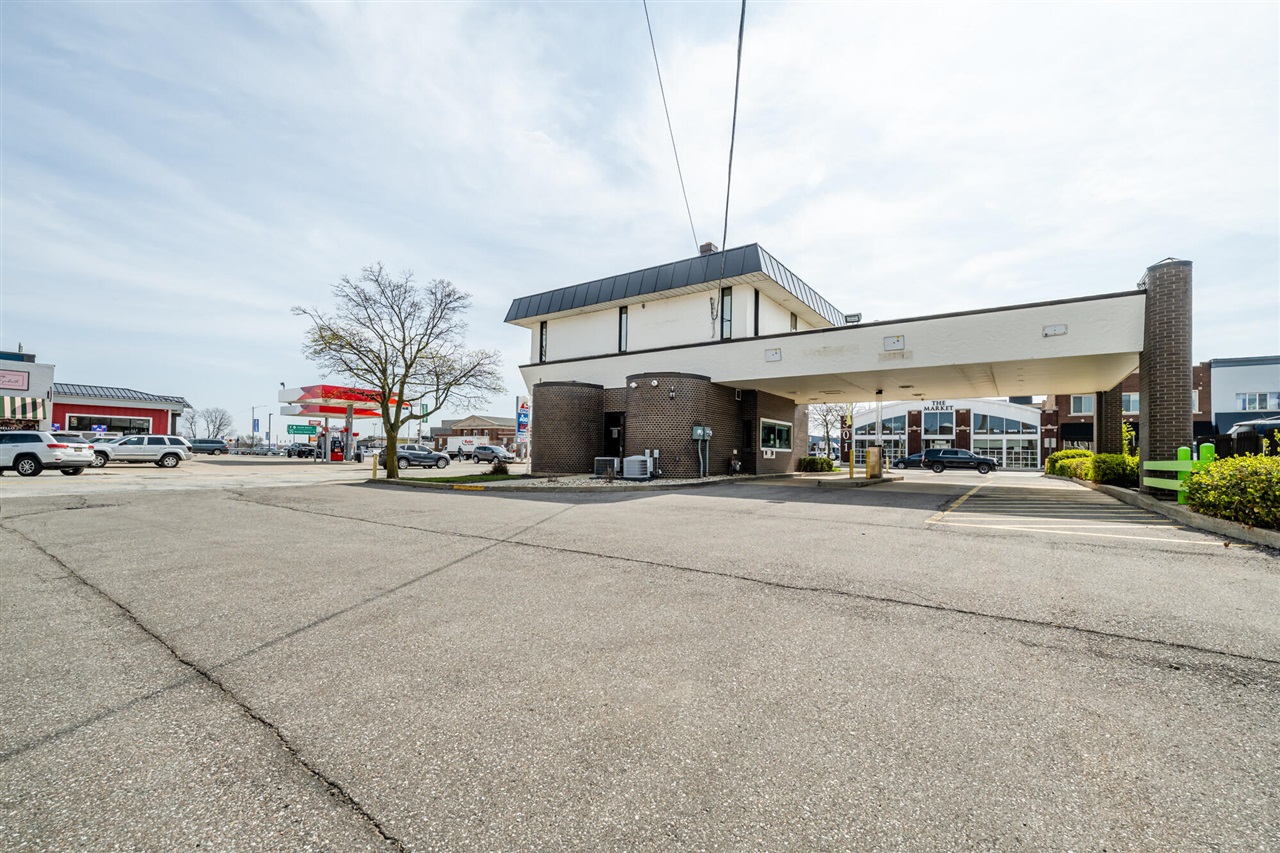 300 Main Street Property Photo 2