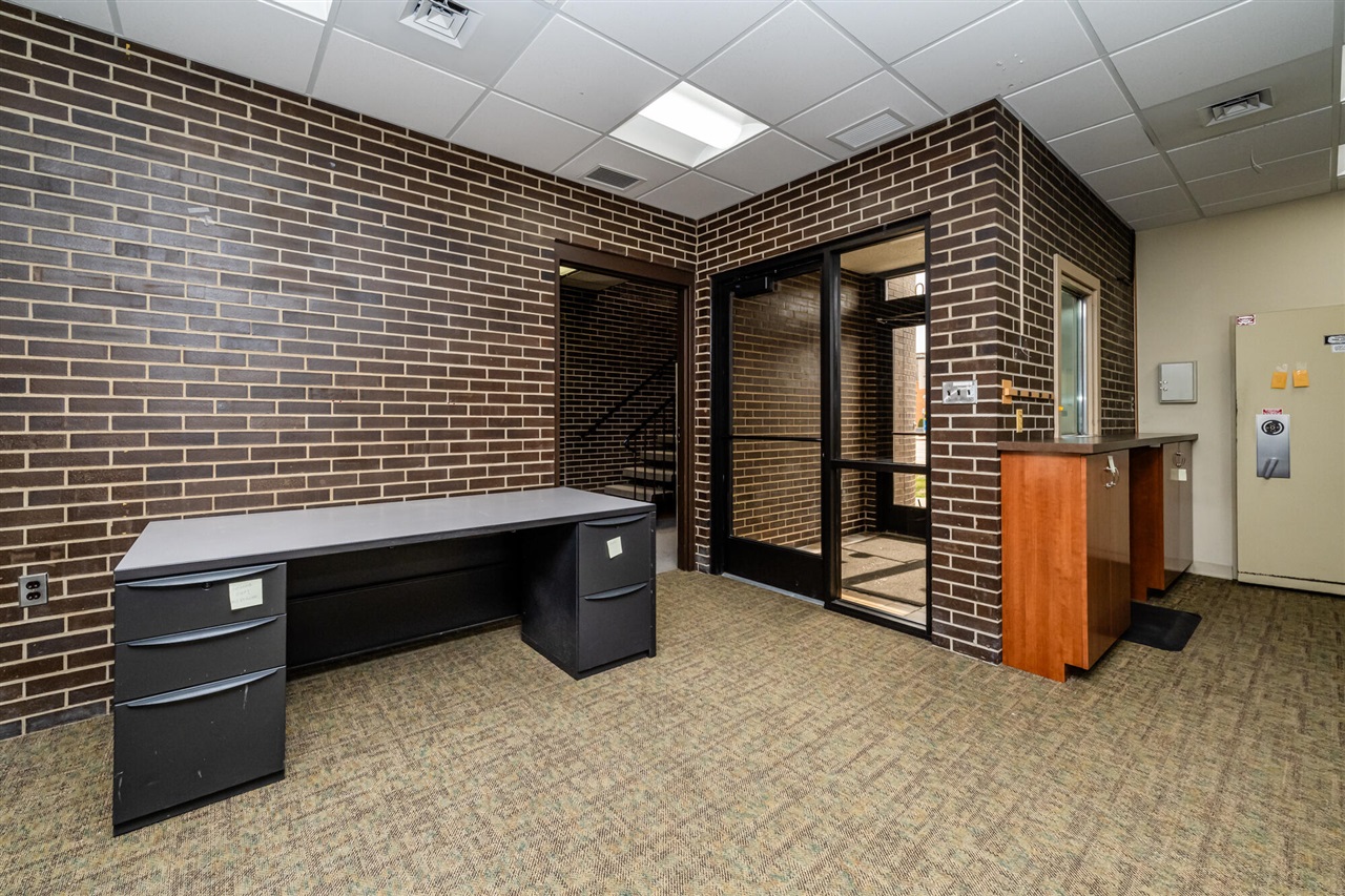 300 Main Street Property Photo 4