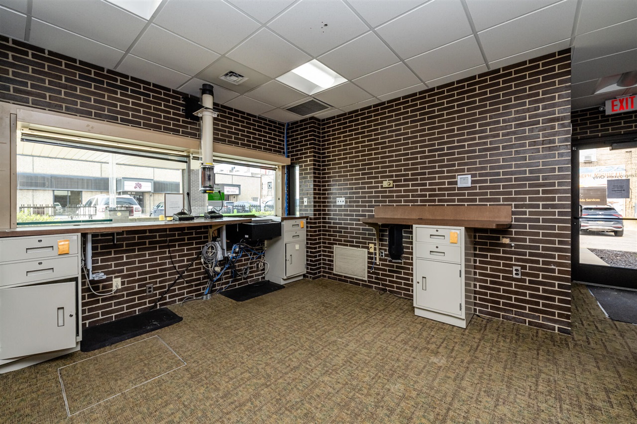 300 Main Street Property Photo 6