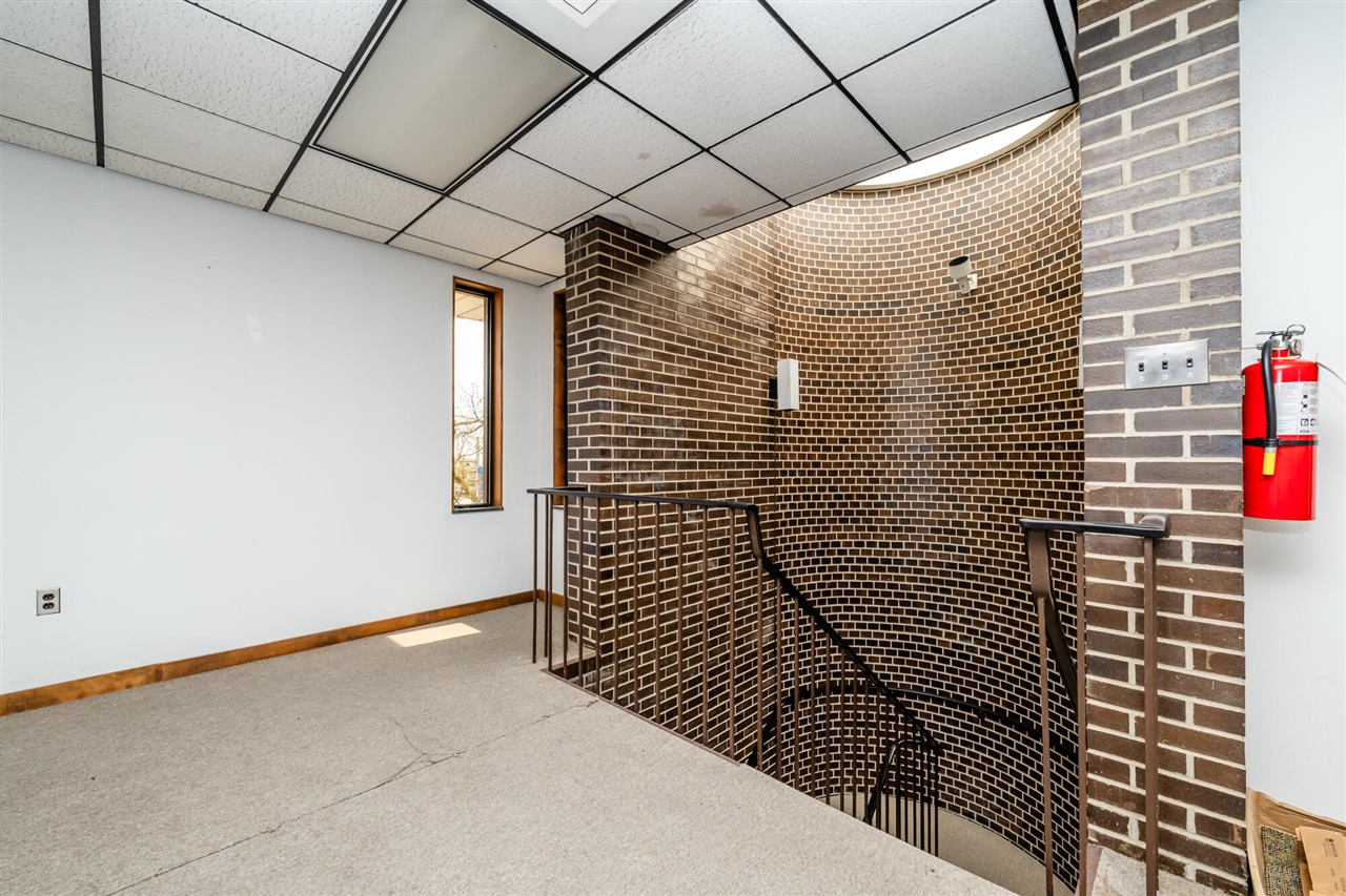300 Main Street Property Photo 14