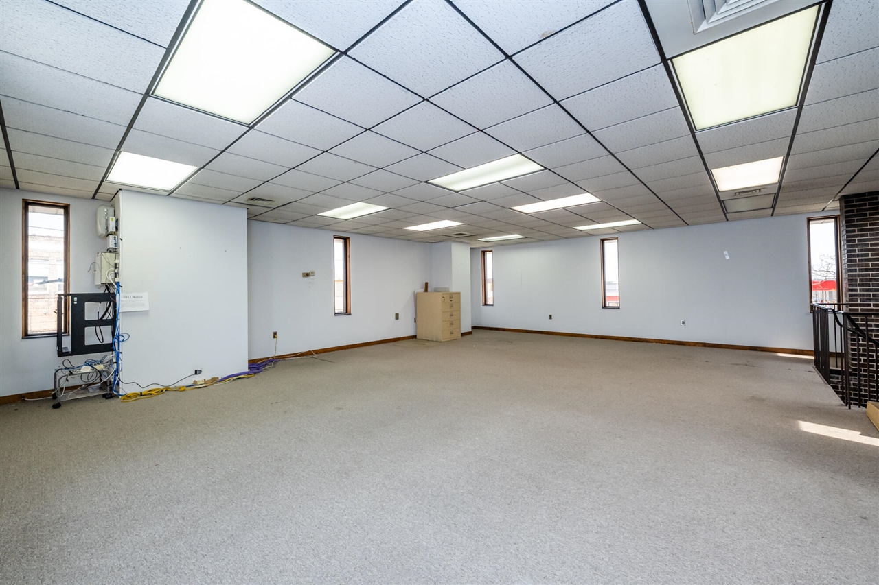 300 Main Street Property Photo 15
