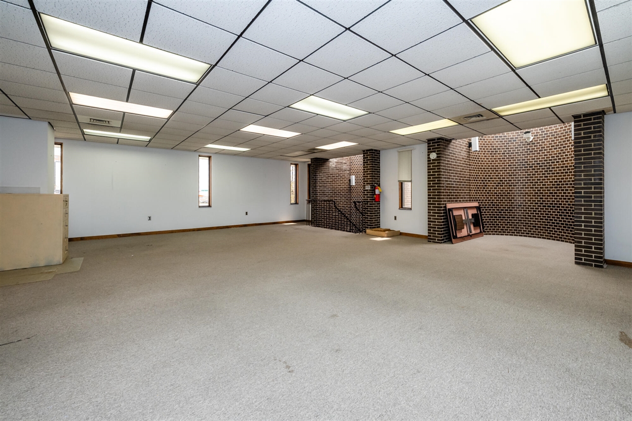 300 Main Street Property Photo 17