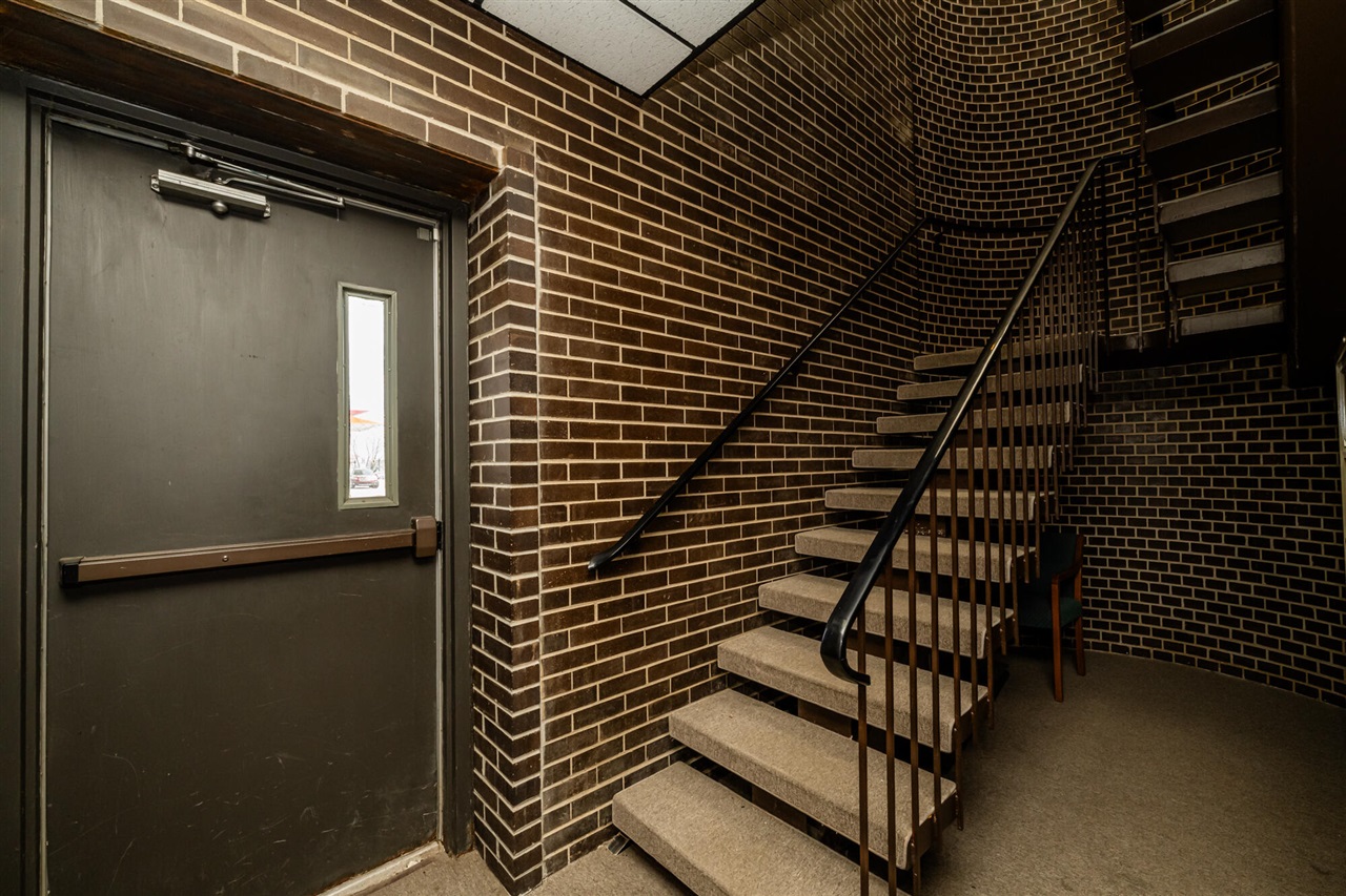 300 Main Street Property Photo 18