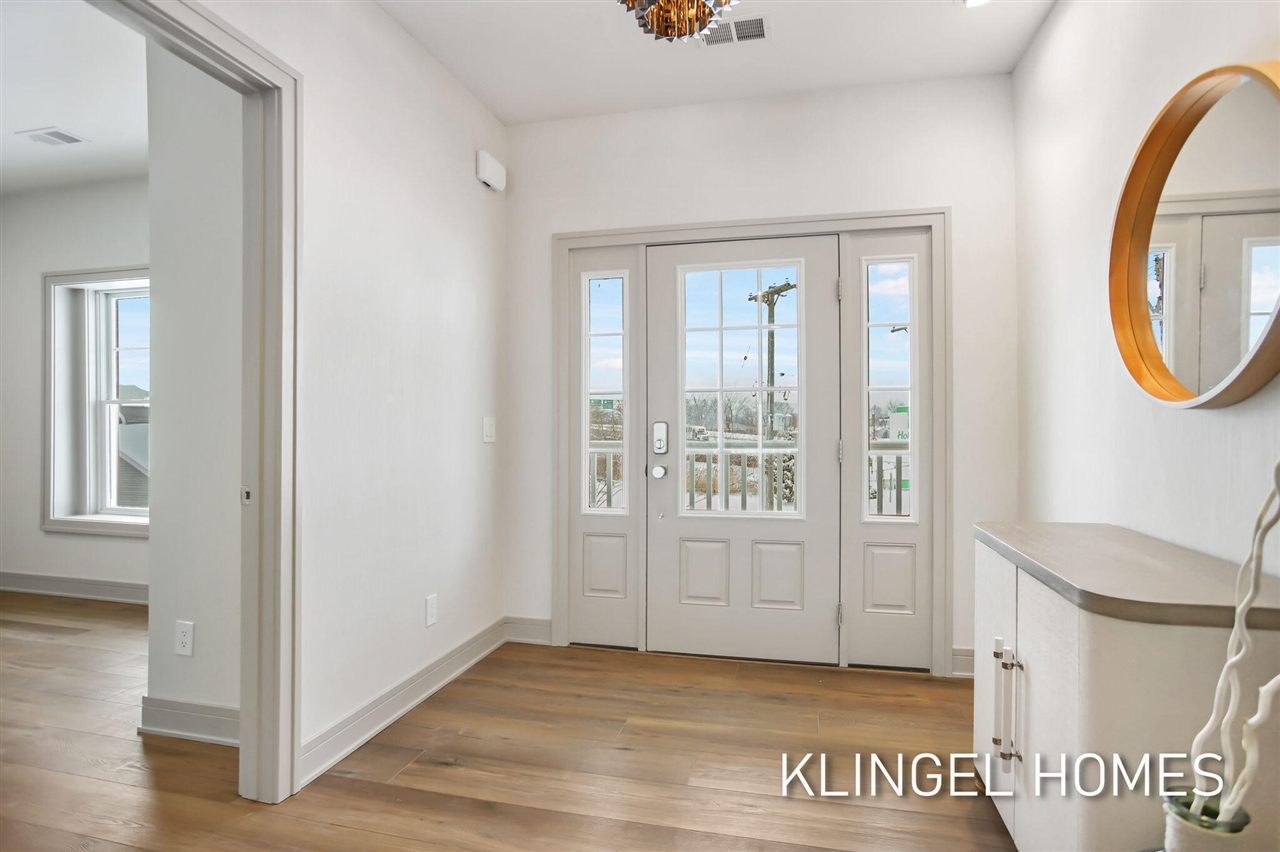 930 W Savidge Street Property Photo 4