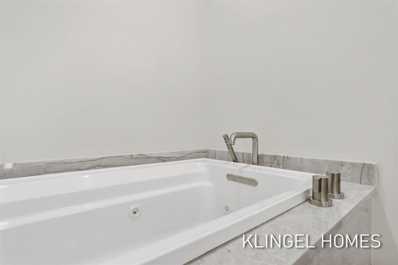 930 W Savidge Street Property Photo 28