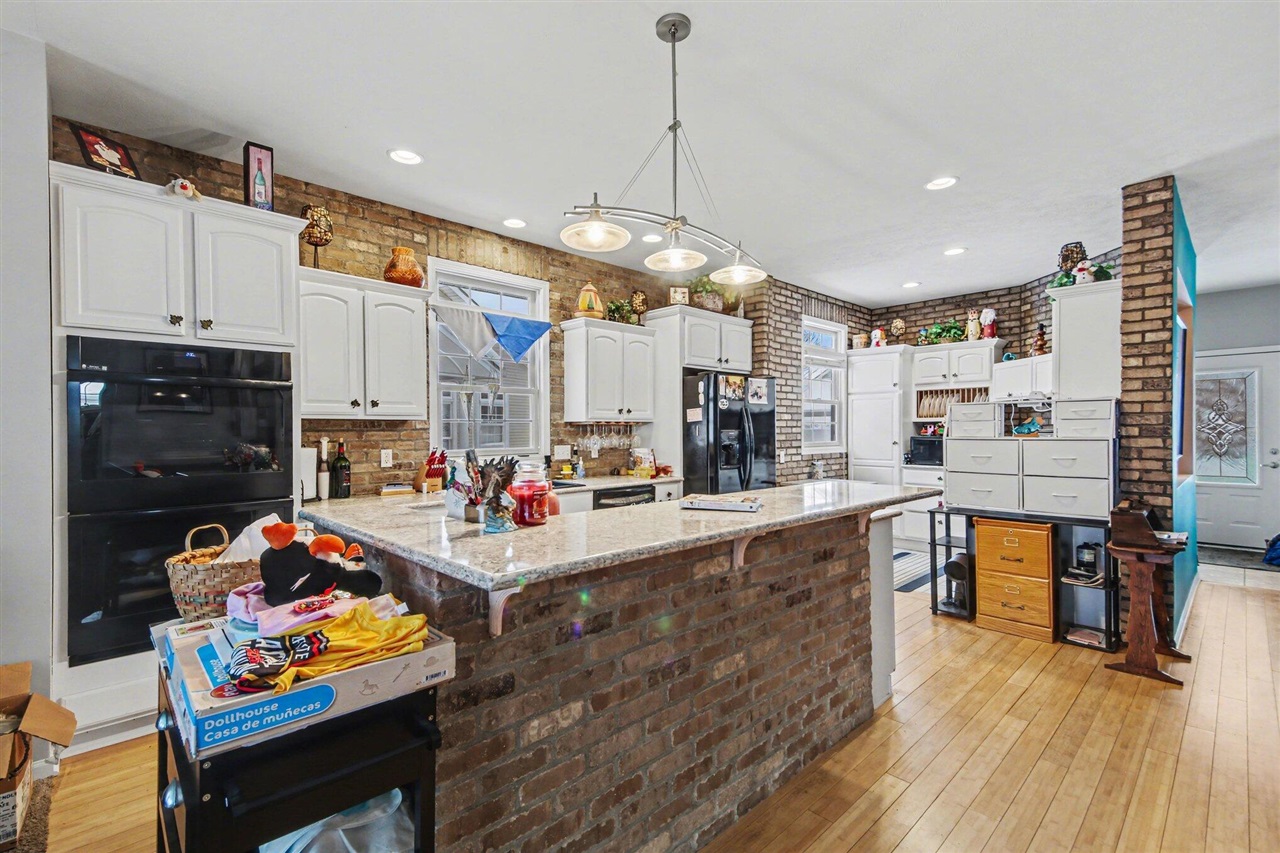 1087 Barrington Property Photo 4
