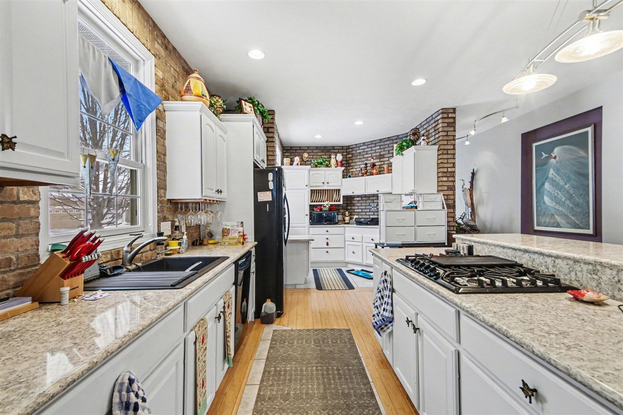 1087 Barrington Property Photo 5