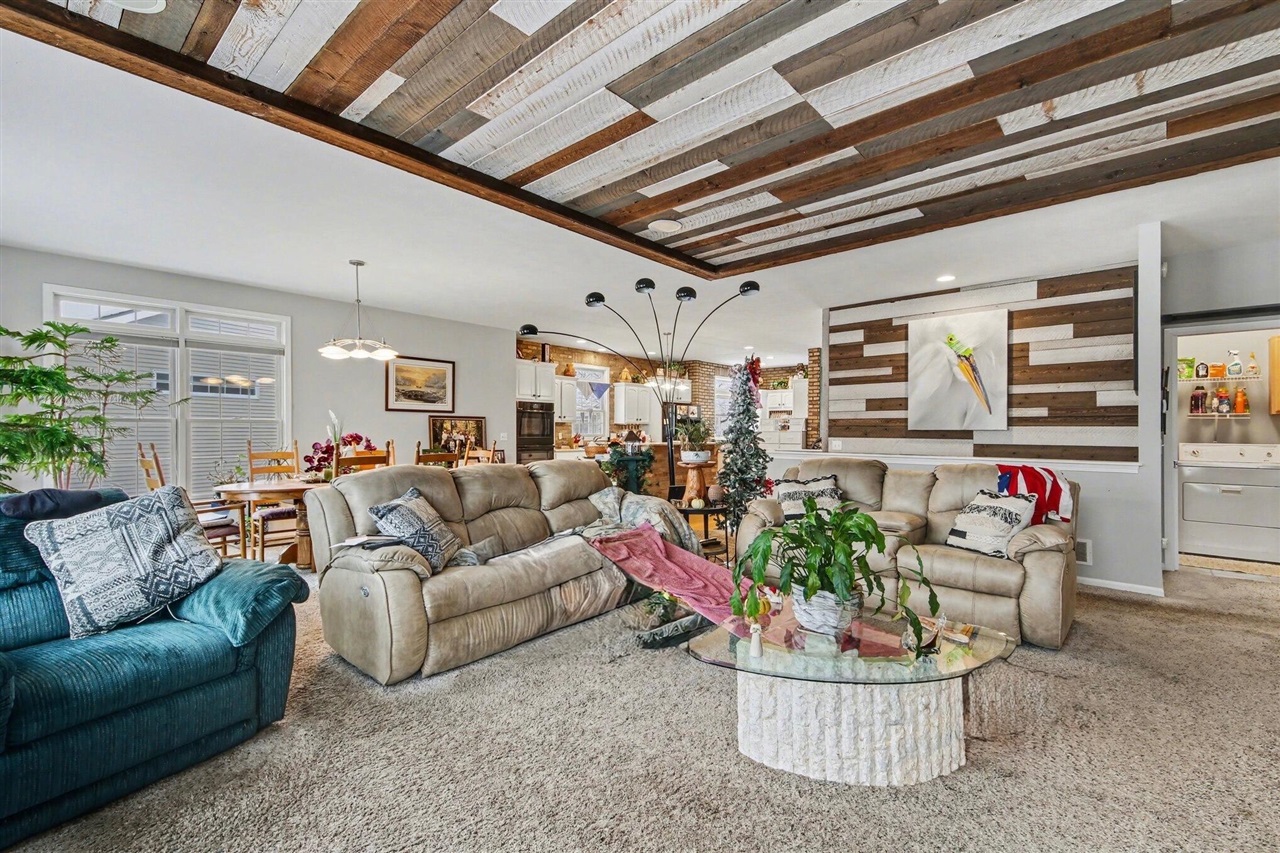 1087 Barrington Property Photo 9