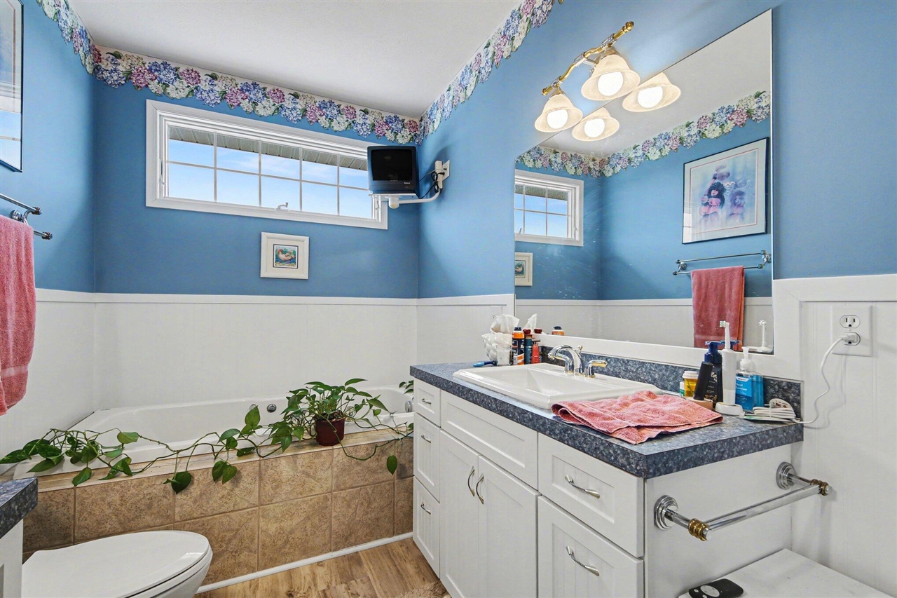 1087 Barrington Property Photo 14