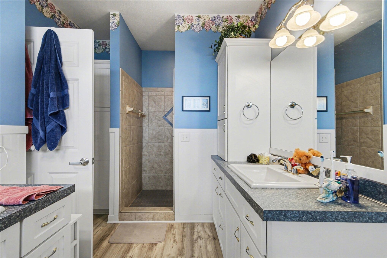 1087 Barrington Property Photo 15