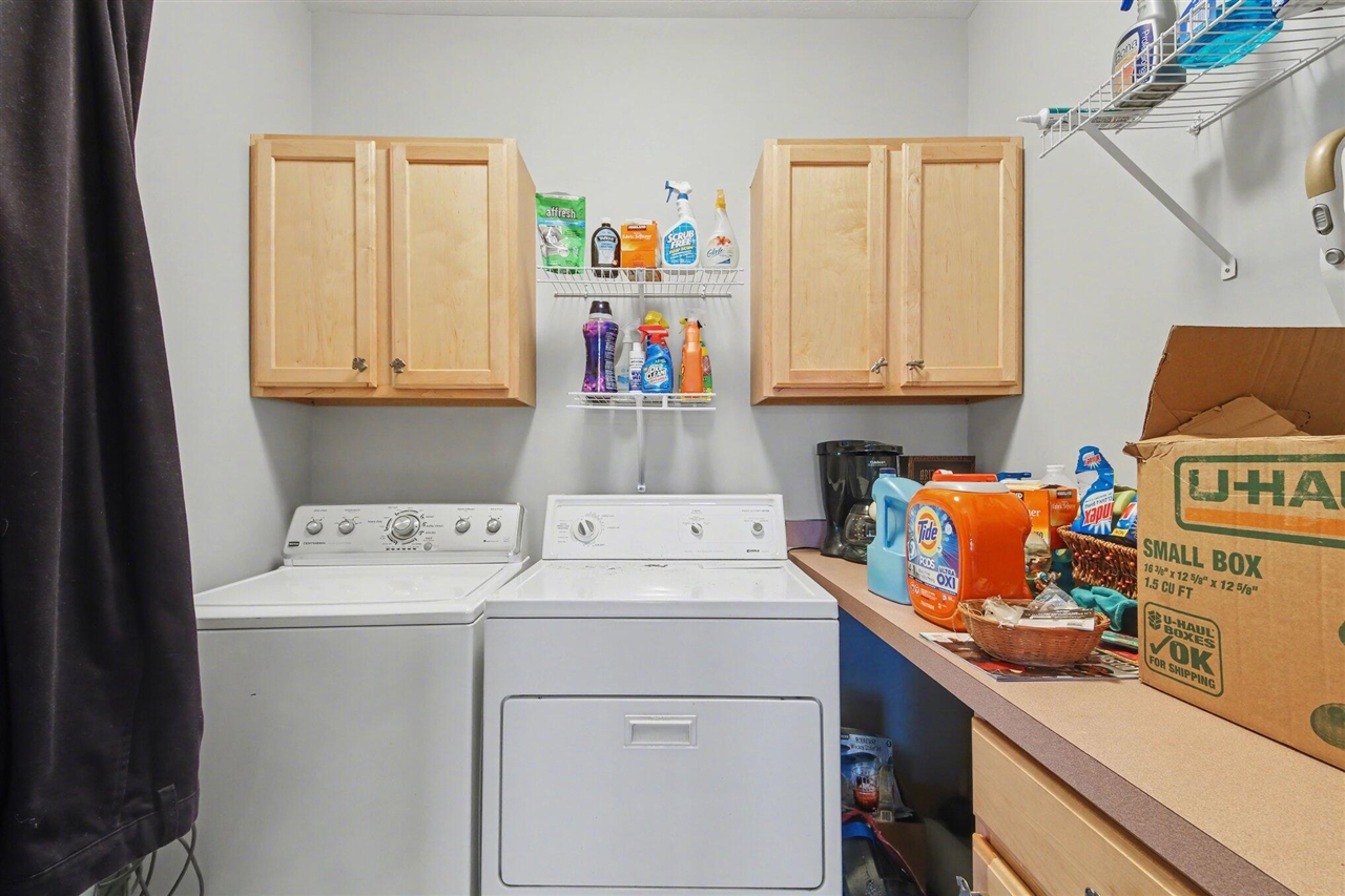 1087 Barrington Property Photo 17