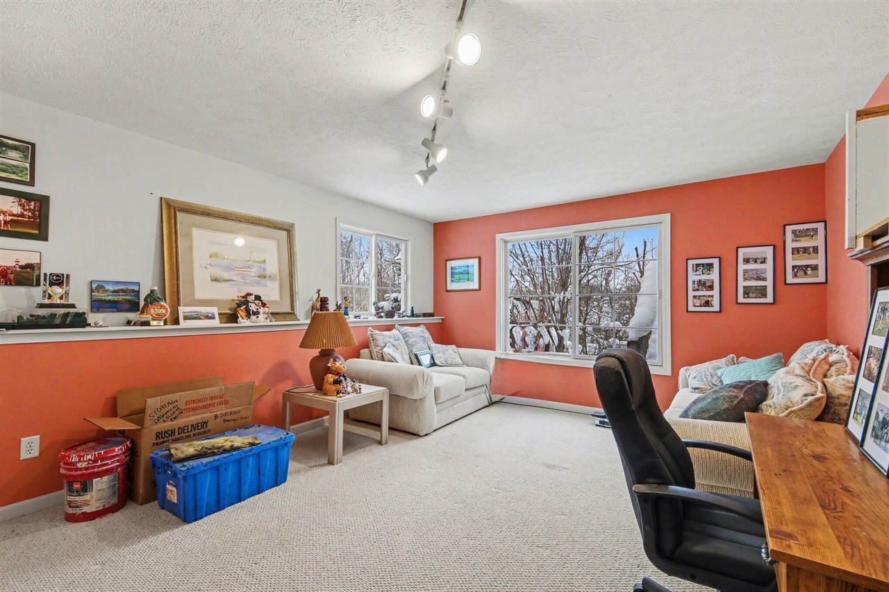 1087 Barrington Property Photo 18