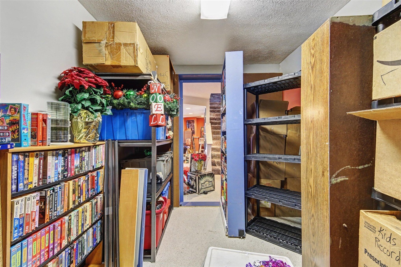 1087 Barrington Property Photo 24
