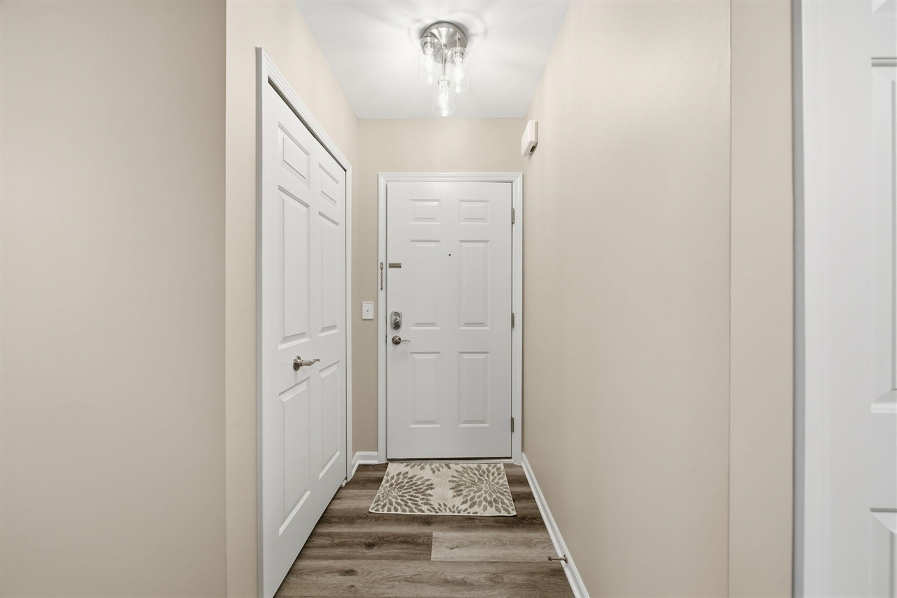 2738 S Knightsbridge Circle Property Photo 4