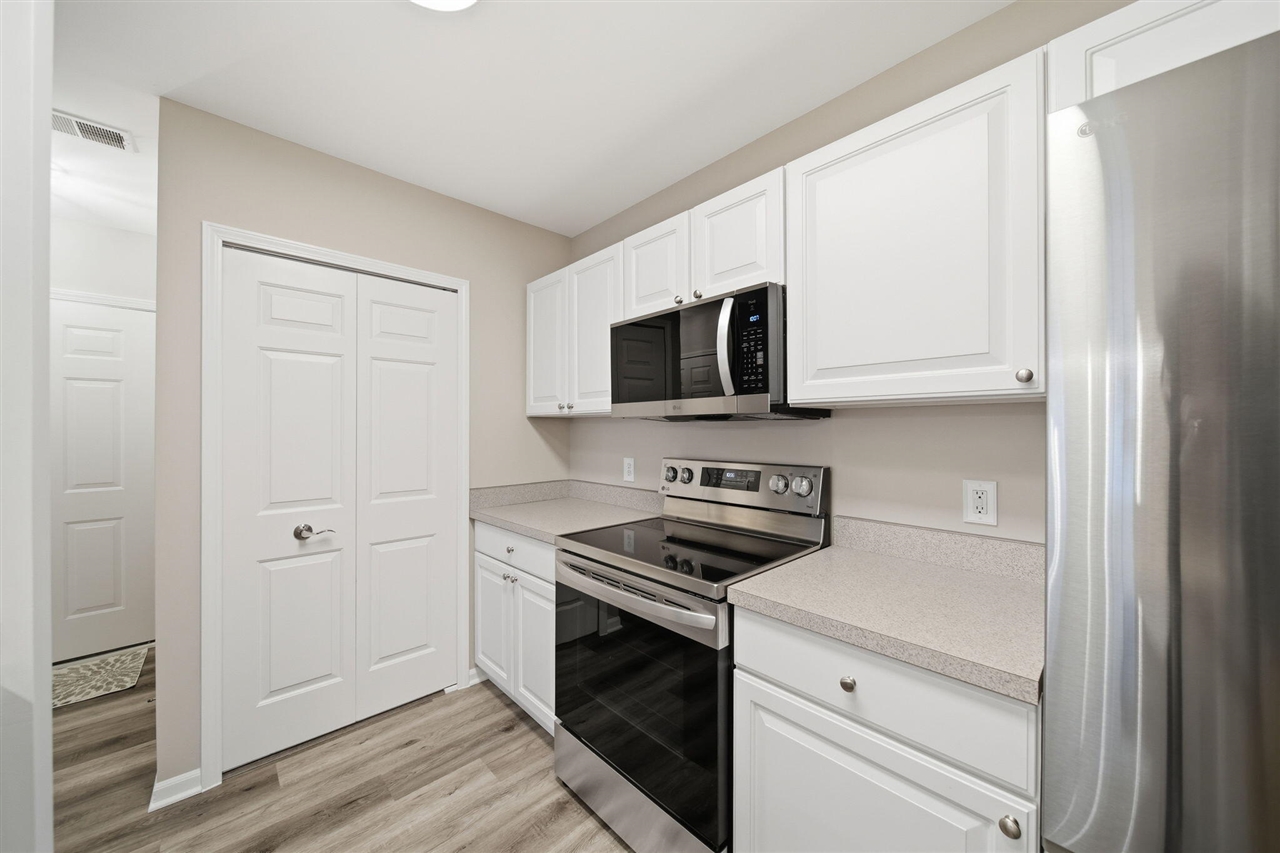 2738 S Knightsbridge Circle Property Photo 8