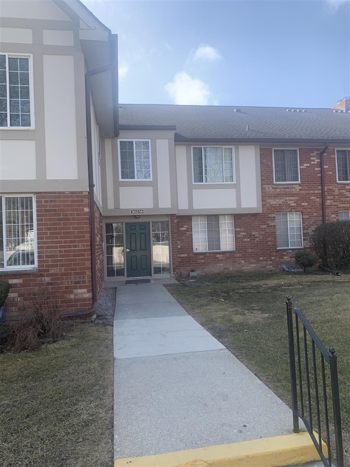 30256 Southfield Road Property Photo 1