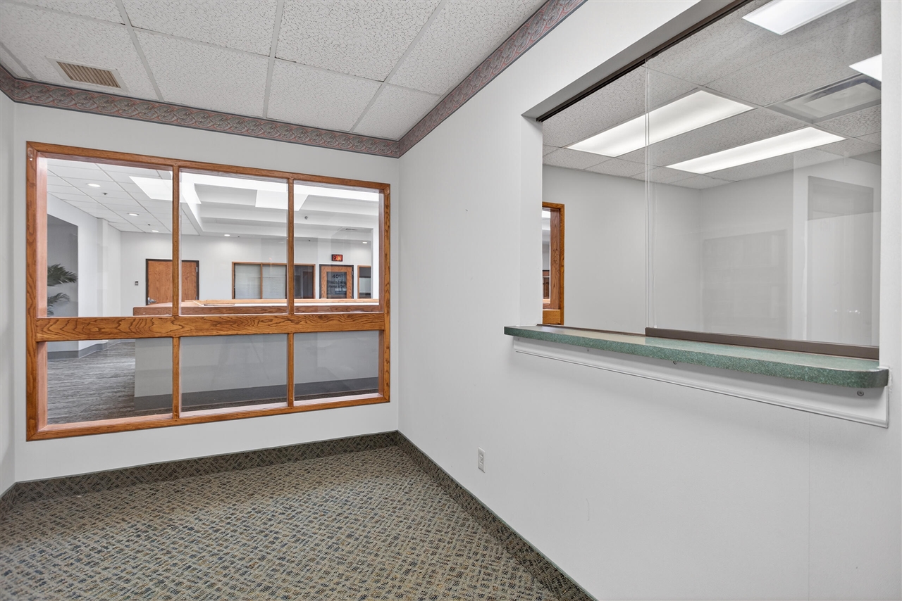 300 W Washington Avenue Property Photo 6