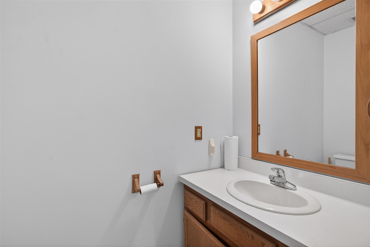 300 W Washington Avenue Property Photo 16