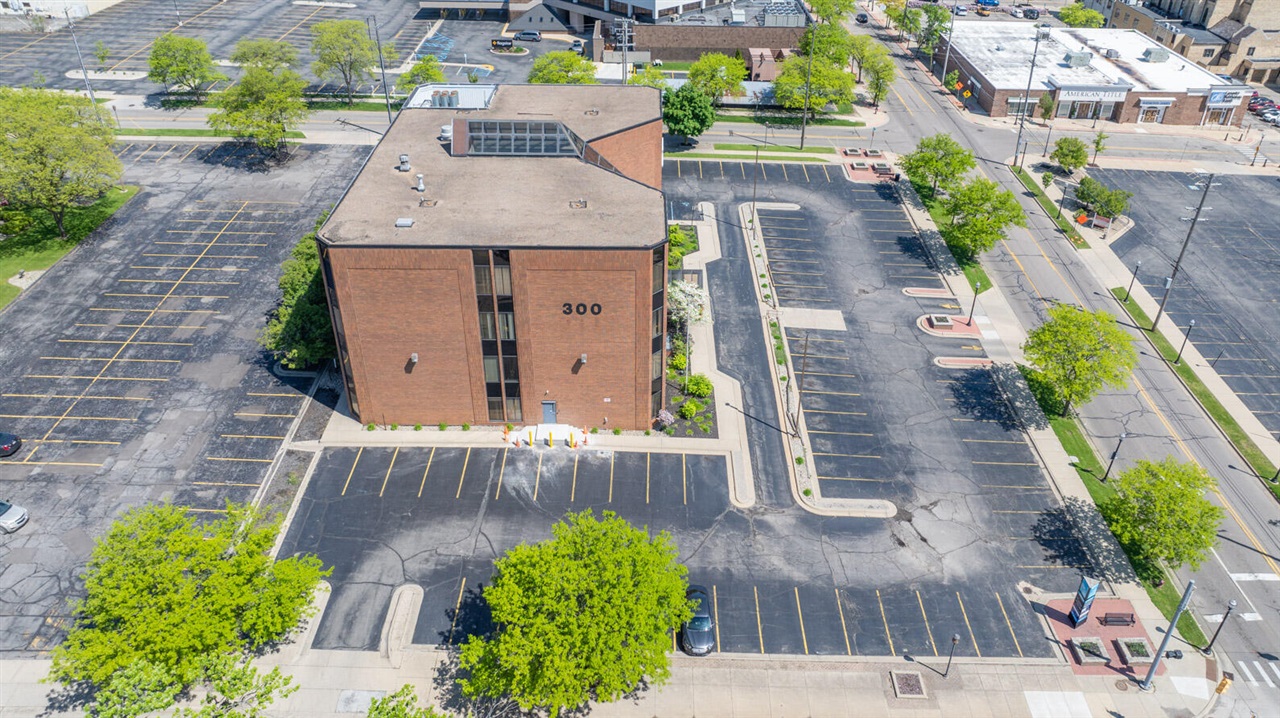 300 W Washington Avenue Property Photo 48