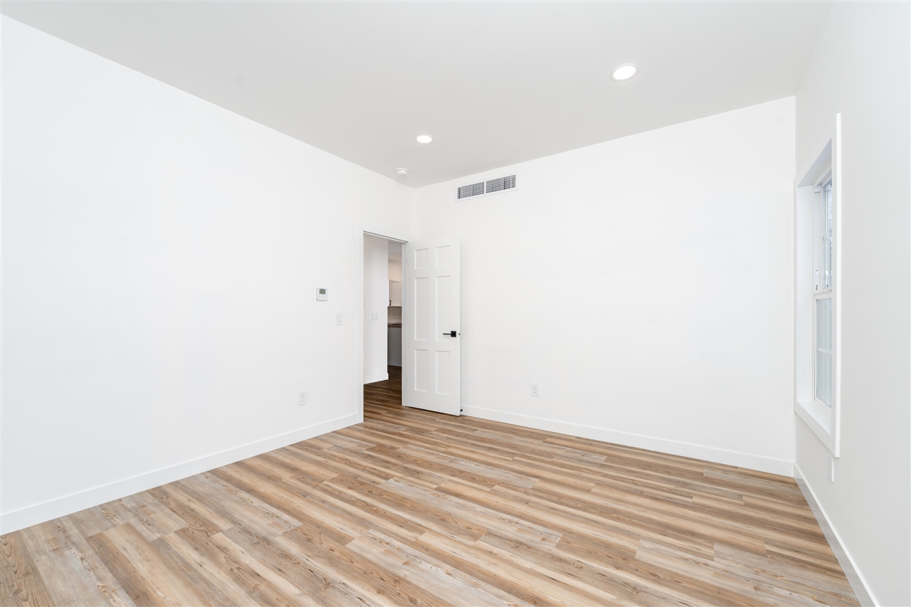 129 Middle Street Property Photo 9