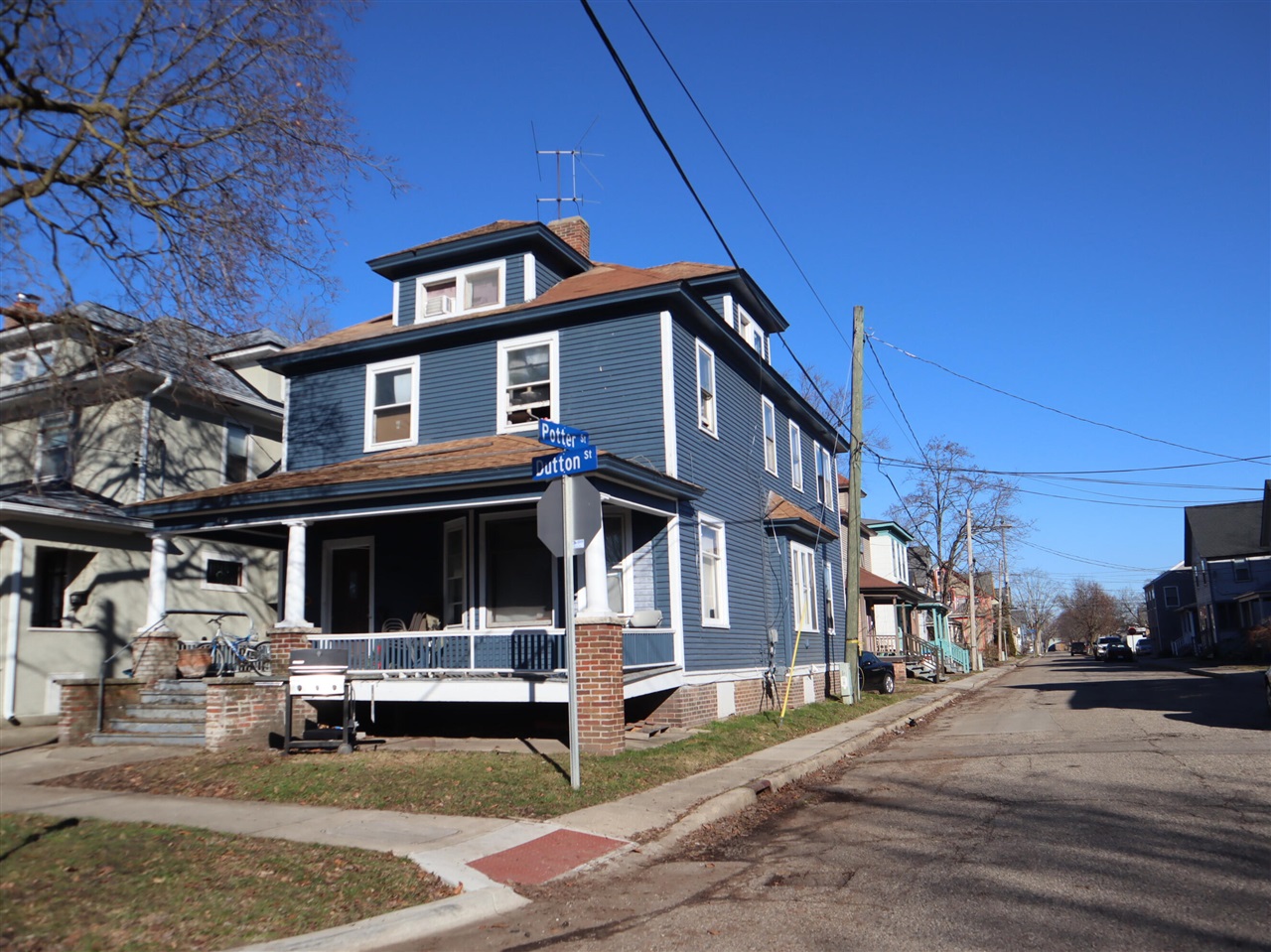 430 W Dutton Street Property Photo 1